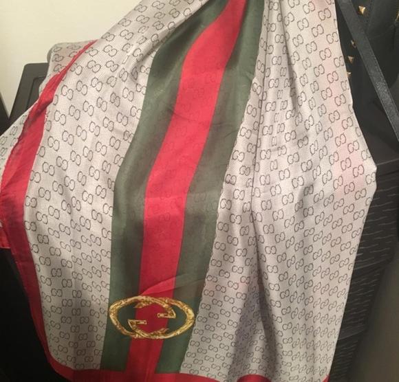 Gucci silk scarf - Picture 1 of 3